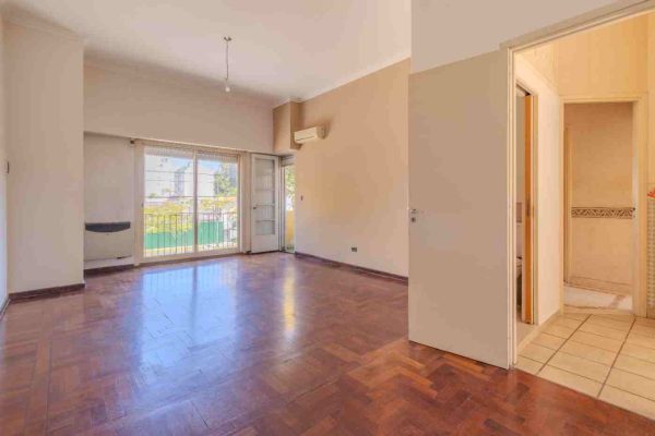 Front-facing 3-room apartment with balcony, patio, terrace