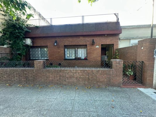 3-Room House for Sale in Florida West