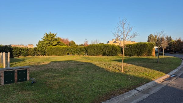 Sale of Internal Lot – Location, Price