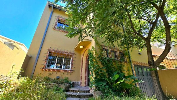 6-room house for sale with garage and garden in Florida