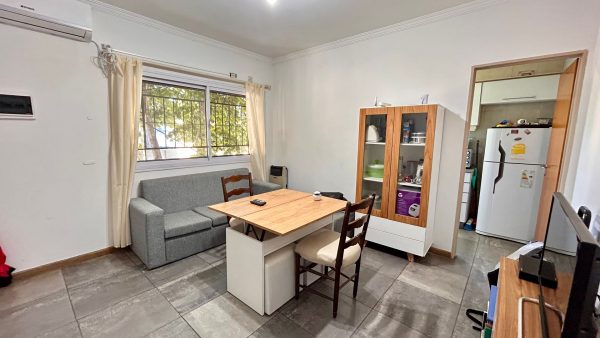 Bright 2-room Apartment for Sale in Florida West
