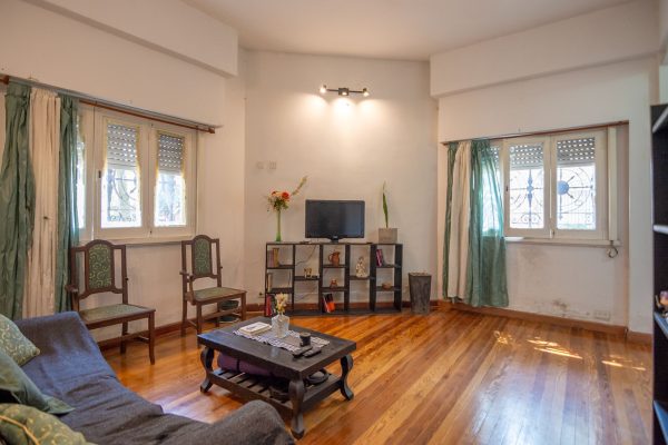 Sale Ph 3 rooms and patio Victoria