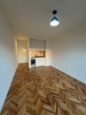 Sale: One-room High-floor Apartment with Balcony - Olivos
