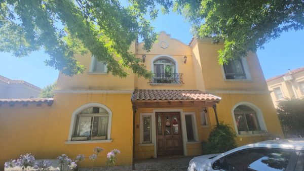 House in Gated Community – Functionality and Spaciousness