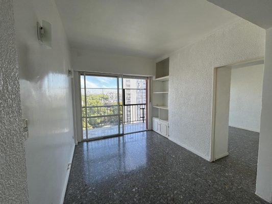 Apartment 1?bedroom for Sale in Olivos with continuous balcony