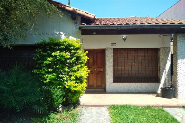House 2?bedroom Carapachay on ground floor with garden and garage