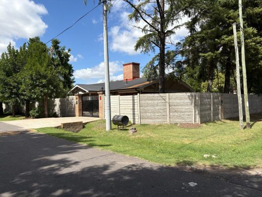 Venta Casa 4 Ambientes La Bota Benavidez- Pileta