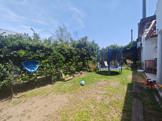 Venta Depto 4 amb jardín Casas Senderos. Nordelta.
