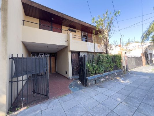 HOUSE IDEAL FOR RECYCLING ON 300?m² LOT – MUNRO