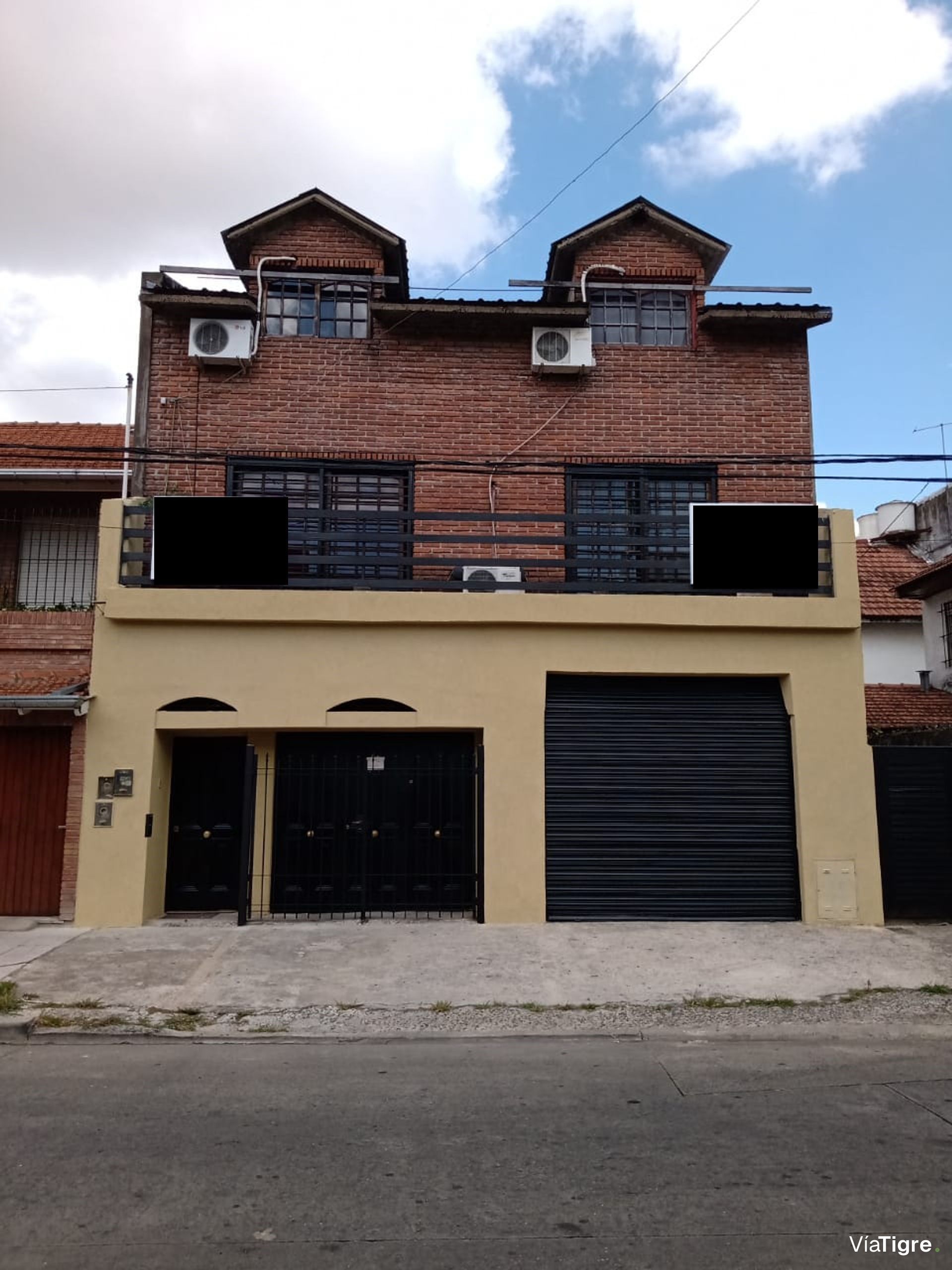 Sale of Commercial Space or Storage Unit with Housing, Villa Adelina