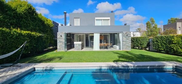 For Sale house 4?bedroom, Apartment and pool LA DAMASIA