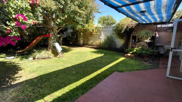 Casa en Venta con parque y cochera Villa Adelina