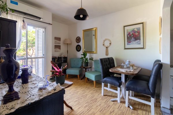 Sale Apartment 1?bedroom with front balcony steps from downtown Floor?1