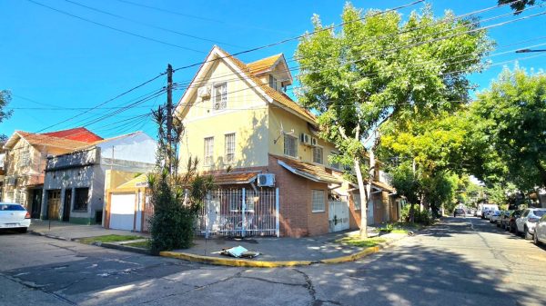 For Sale Triplex 2?bedroom Olivos?cocher?patio?bright