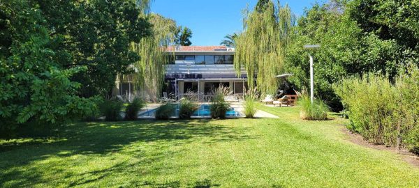 Moderna Casa de Diseño en Don Torcuato Lote 1000m