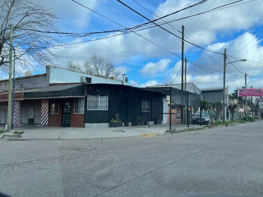 Sale of House, 6 Stores and One Apartment in Block