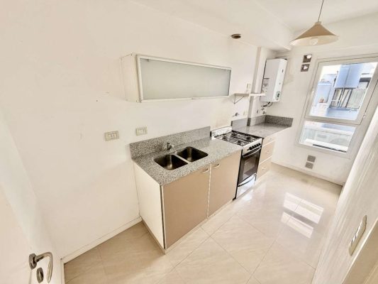 alquiler monoambiente lateral, Balcon y amenities