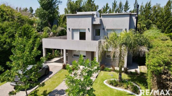 Venta Casa San Agustin 4 Dormitorios Jardin Pileta