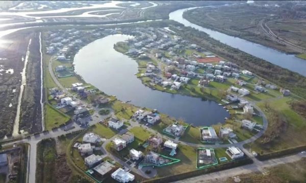 Lot in Gated Community Barbarita, Bancalari