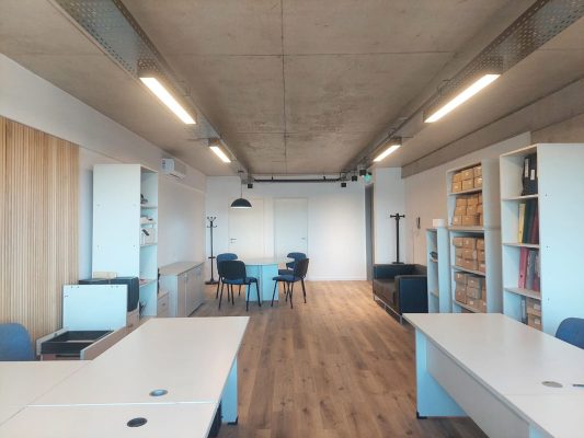 Alquiler De Oficina Amoblada Piso Alto A Estrenar