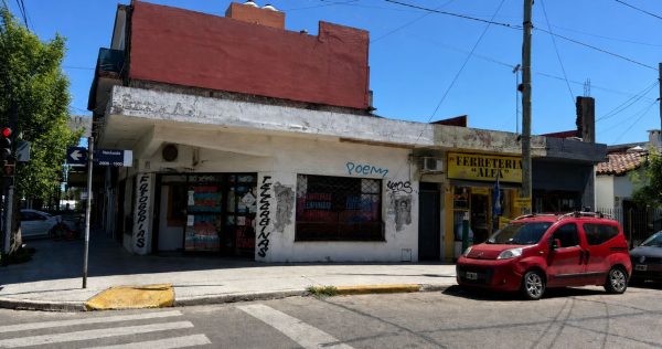Venta local en esquina Martinez