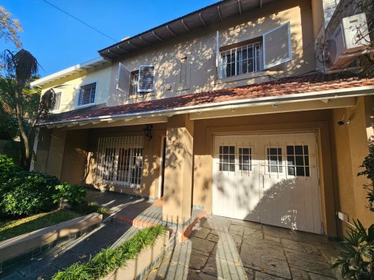 VENTA Casa 4 dormitorios - Cochera Jardin y Pileta