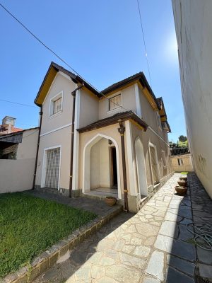 Venta casa 3 dormitorios y jardín en Vicente López