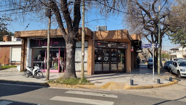 Two Commercial Spaces for Sale, One Restaurant in Beccar