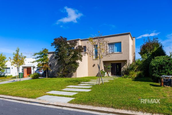 Venta Casa San Gabriel - 5 Ambientes - 3 Dorm.