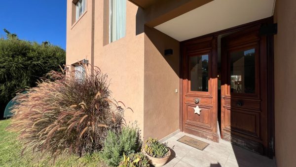 House in La Damasia, 3 bedrooms, 2 playrooms, pool