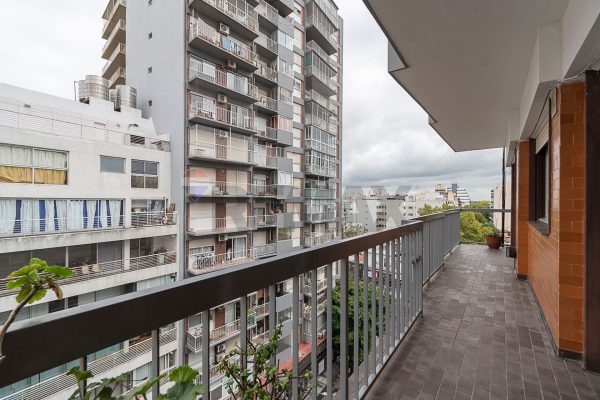 Sale apartment with balcony 4-room in Olivos