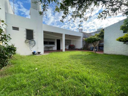 Casa 3 Ambientes Cochera Jardin Parrilla Lavadero