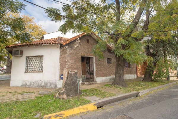 2 houses in Florida Este - ideal for investors