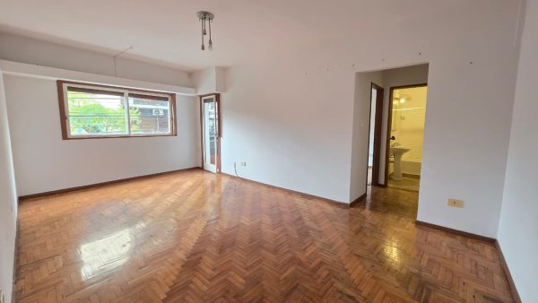 For Sale 2-bedroom Apartment Olivos Balcony