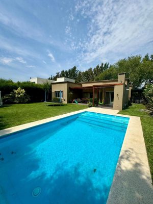 Casa en alquiler barrio La Comarca con Pileta