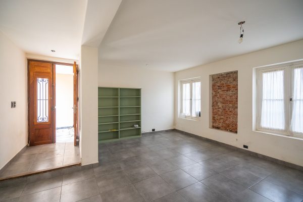 Casa moderna con jardín y pileta