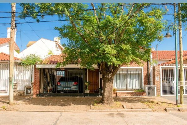 House for Sale 5 Rooms Carapachay with Terrace