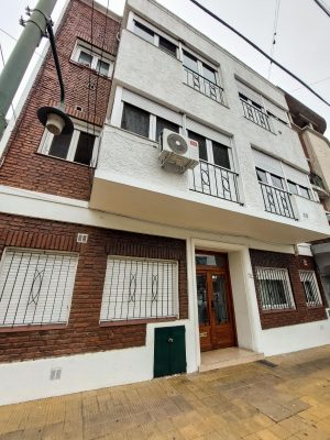 Departamento en venta en PB al frente con Patio