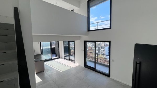 Sale 2-Room Duplex with Parking in Tigre Centro
