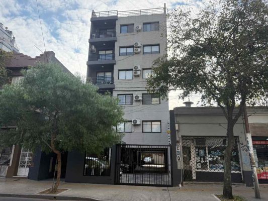 3-Room Apartment for Sale in Florida Mitre with Parking, Vicente López