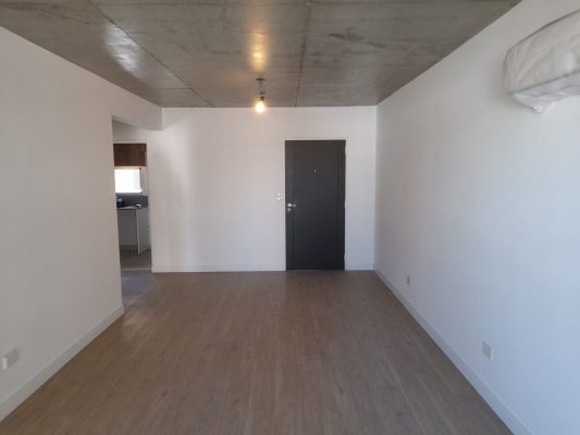 2 Ambientes con cochera y balcón.