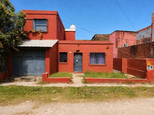 Venta Casa 3 Amb. + Depto. 2 Amb A Refaccionar!