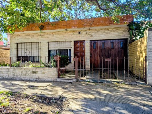House for Sale 4 Rooms + Apartment 3 Rooms San Isidro