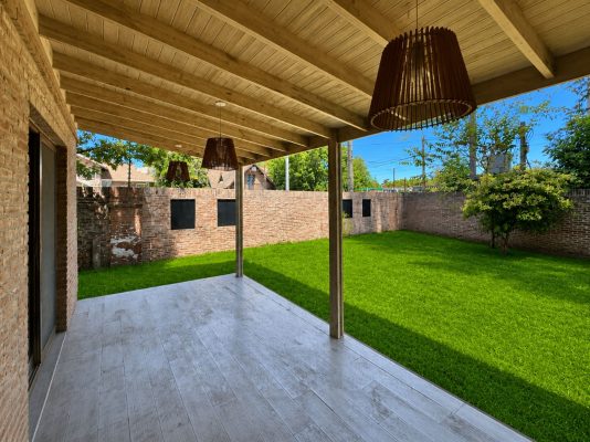 Sale House 4 Rooms In La Blanqueada With Patio Garage