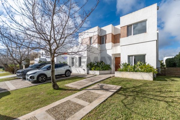 Casa en Venta Lote Interno Barrio Los Alisos
