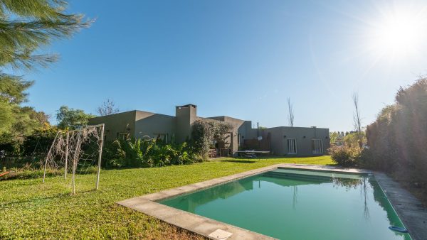 Venta Casa 4 Amb. C/ Pileta Santa Catalina
