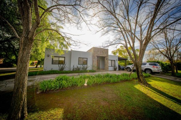 Casa 4 amb todo luz- jardin y piscina