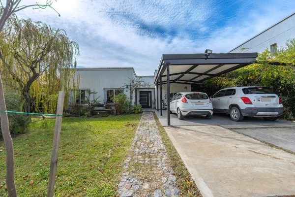 Casa en un planta San Gabriel con gran pileta
