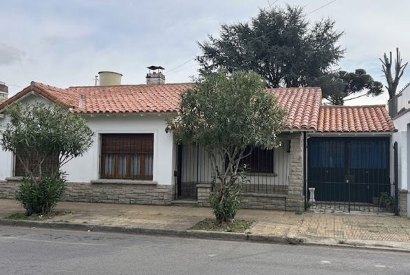 Casa en Martínez 3 amb. , patio, garage y terraza