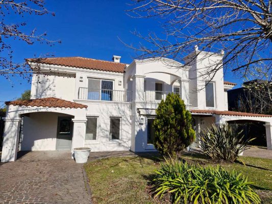 House in Santa María De Tigre with BBQ Area and Pool